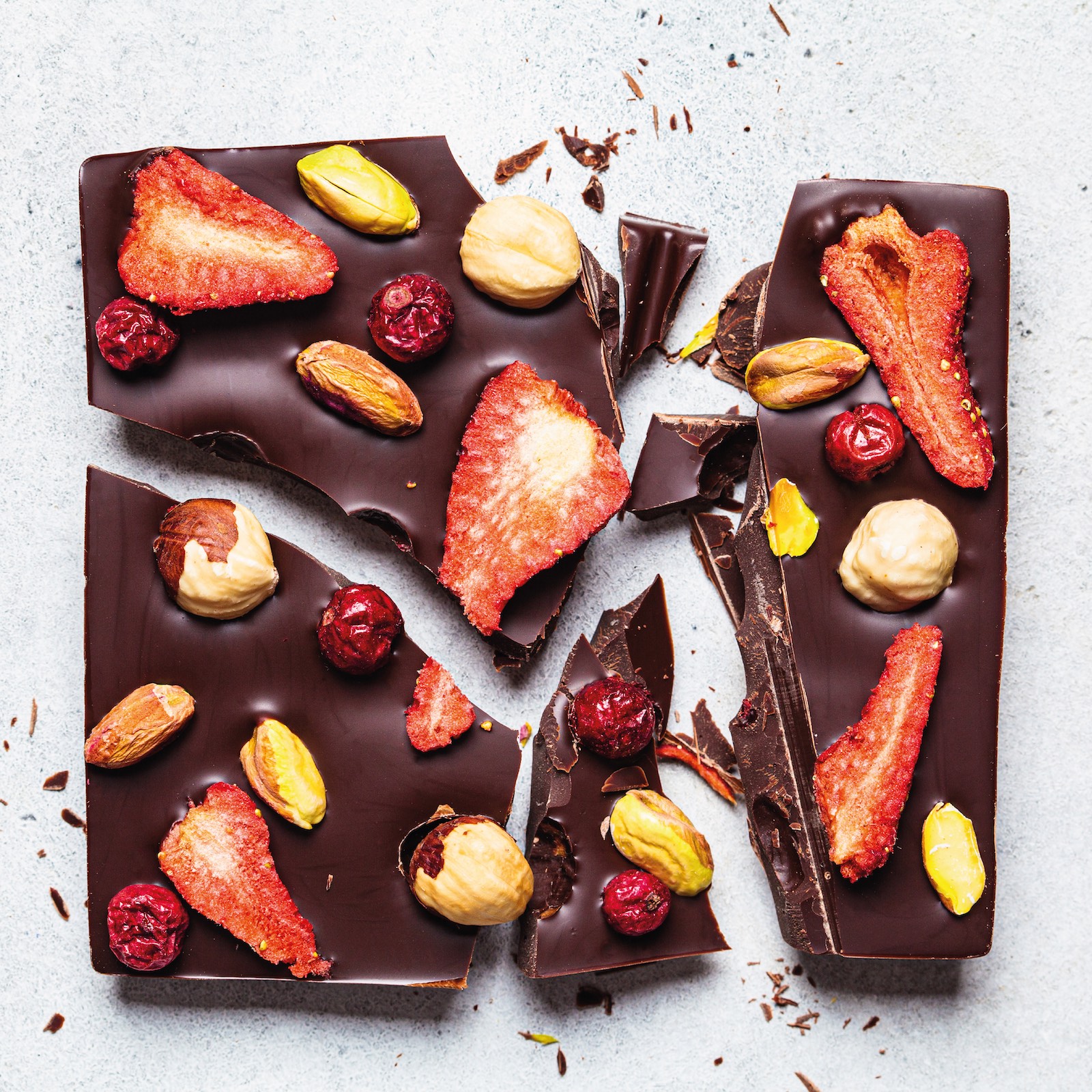 Lambada - Tabletă ciocolată cu lapte și căpșuni 100G